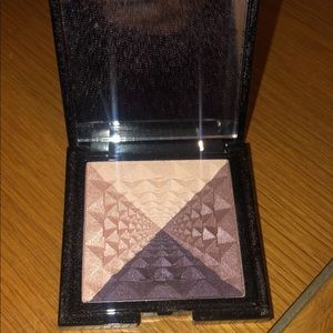 Eye shadow palette
